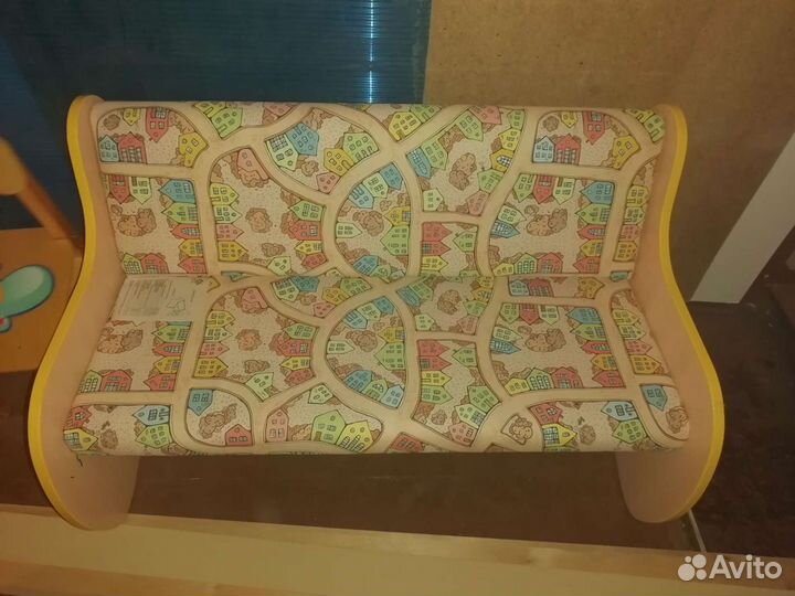 Диванчик и 3 стульчик новые