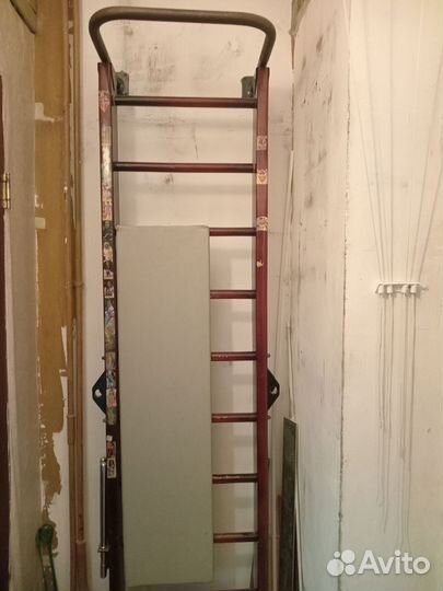 Турник настенный