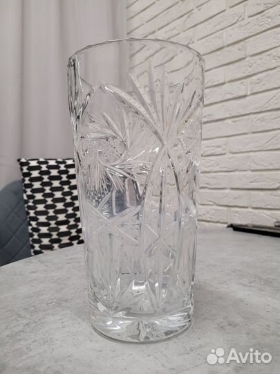 Большая хрустальная ваза для цветов