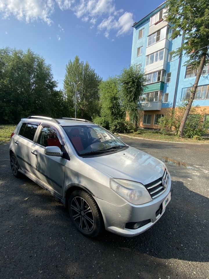 Geely MK Cross: фото владельца