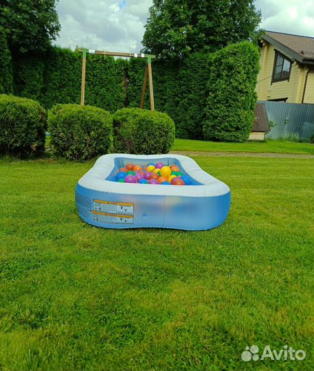 Сухой бассейн с шариками