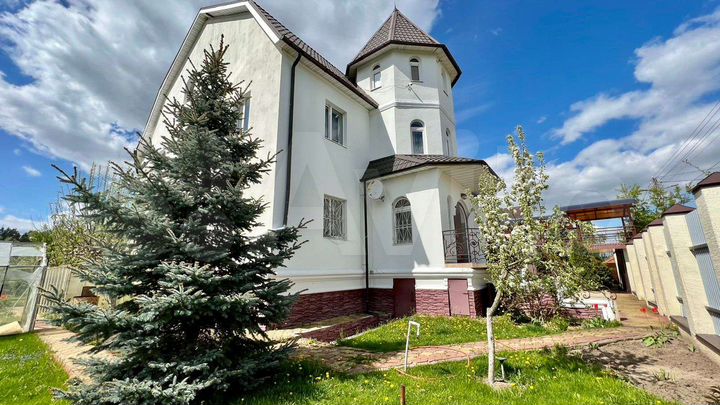 Коттедж 550 м² на участке 14 сот.