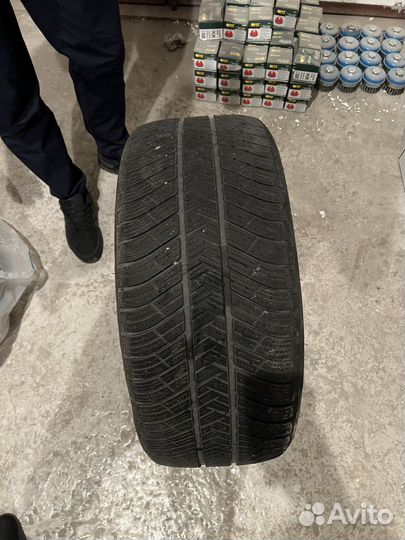 Michelin Pilot Alpin 255/40 R20 и 295/35 R20