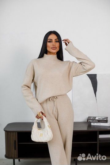 Бежевый костюм