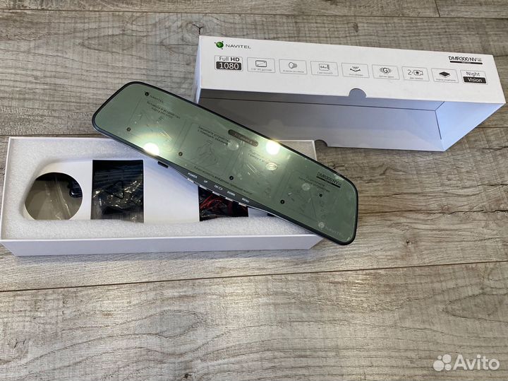 Видеорегистратор-зеркало navitel DMR300NV