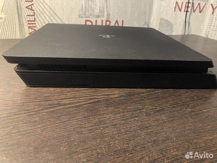 Консоль PS4 slim 500gb с 2 геймпадами + 3 игры