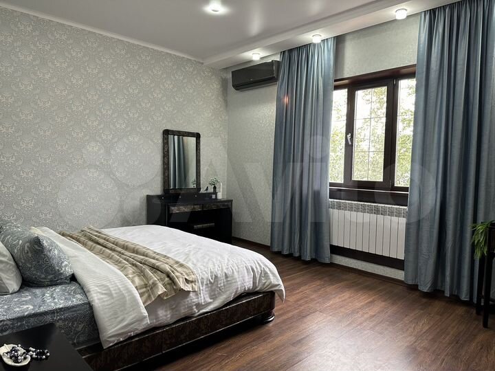 Дом 385 м² на участке 8,5 сот.