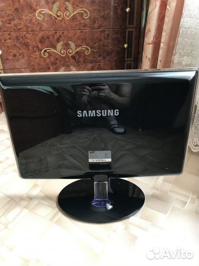 Продаю монитор 21.6