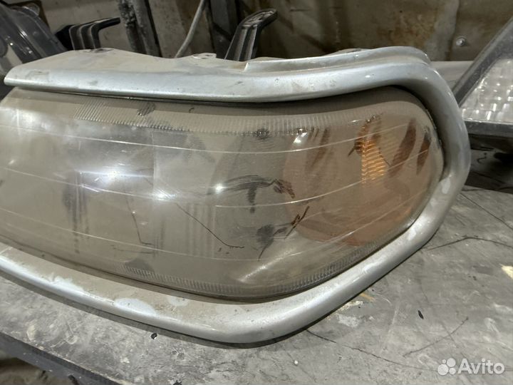 Передний левая фара Mitsubishi Pajero