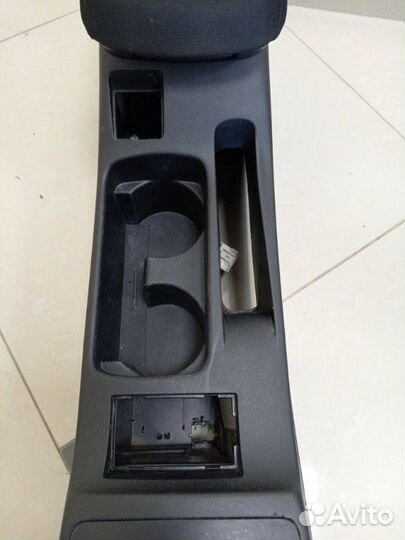 Подлокотник Mitsubishi Lancer CY 4B10 2008