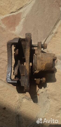 Суппорт мицубиси паджеро 4