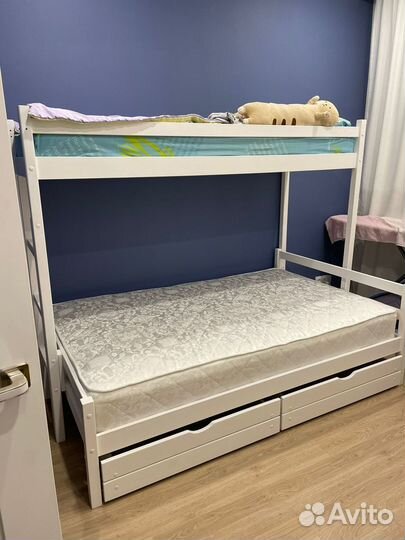 Двухъярусная кровать из дерева