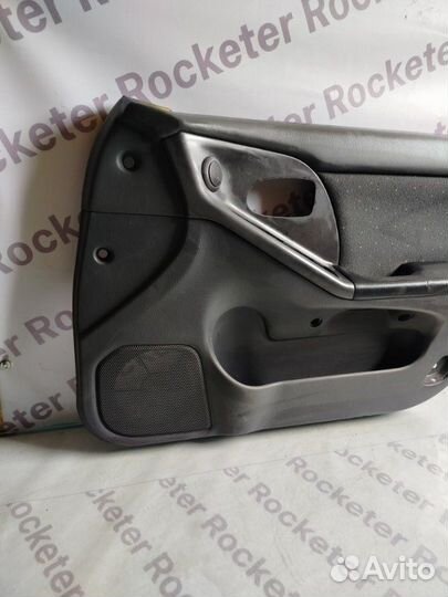 Обшивка двери передняя правая Hyundai Elantra XD