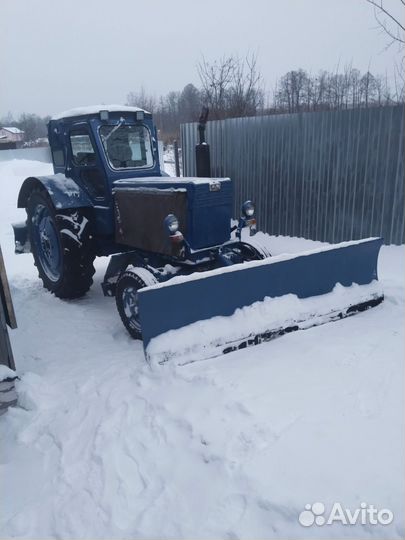 Чистка снега трактором