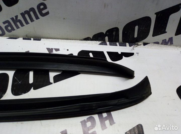 Молдинг лобового стекла Volkswagen Passat 3C5 BVY