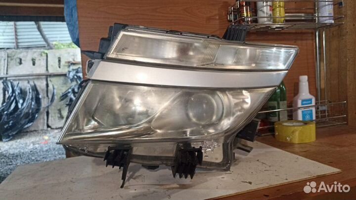 Фара передняя левая Nissan Elgrand PE52 VQ35DE