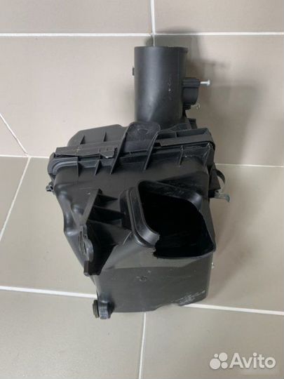 Корпус воздушного фильтра Mitsubishi Outlander