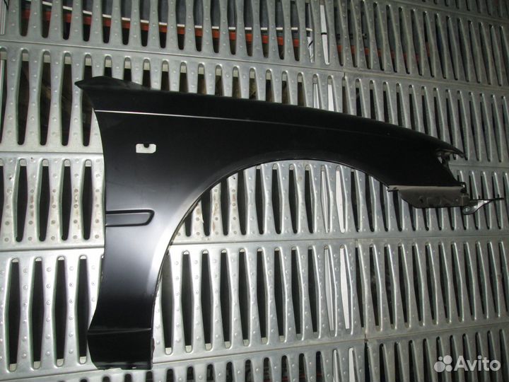 Крыло переднее правое Toyota Corolla (E10) 91-98