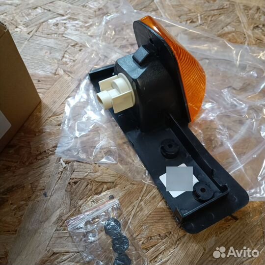 41221029 повторитель поворота Ивеко Стралис