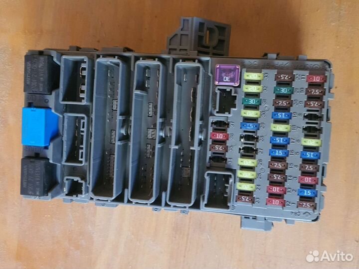 Хонда Цивик 8 4D салонный блок предохранителей