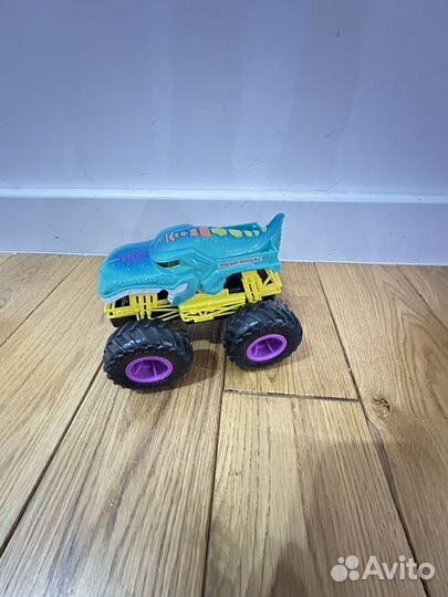 Машинка на пульте Hot wheels Monster truks