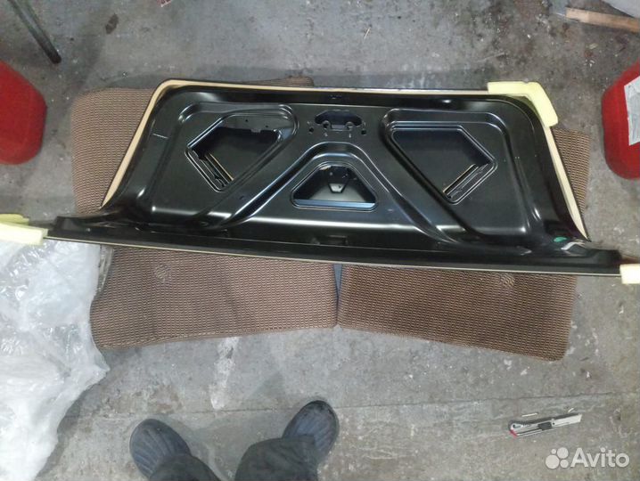 Логан крышка багажника