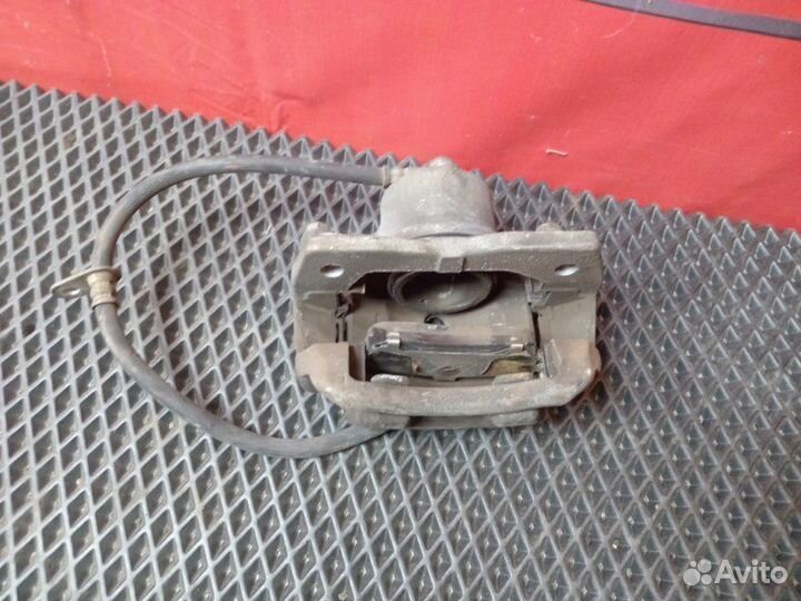 Суппорт передний левый Toyota Probox NCP51V 1NZ-FE