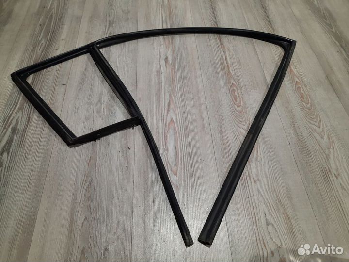 Уплотнитель зад проема стекла двери Kia sportage 3