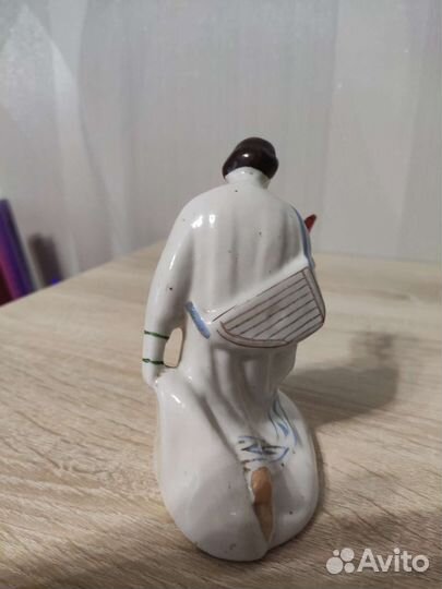 Статуэтка фарфор 