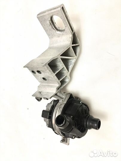 Дополнительный насос системы охлаждения Mercedes