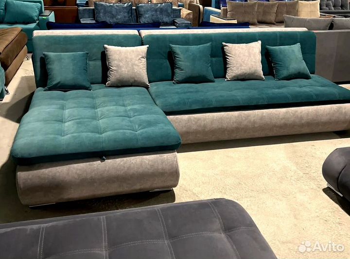 Угловой диван с оттоманкой