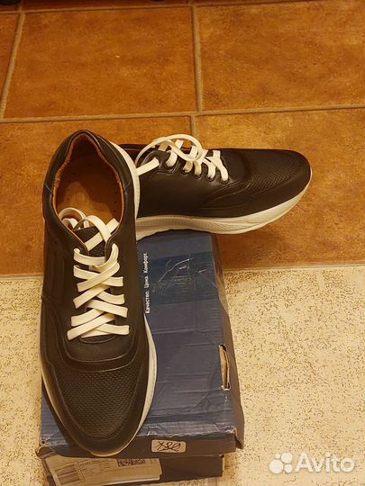 Кроссовки новые, натуральная кожа 40Р