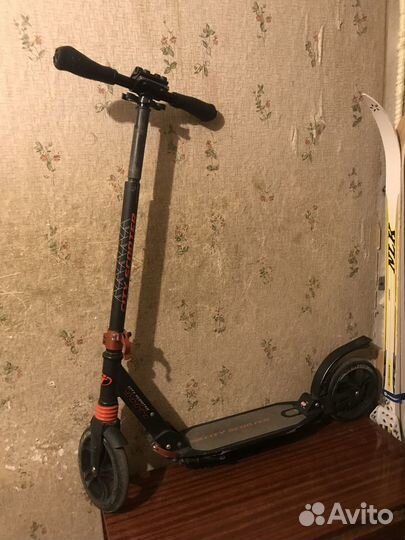 Продам самокат, регулируется высота, складывается