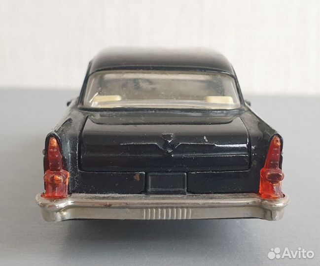 Машинка Чайка СССР модель 1:43