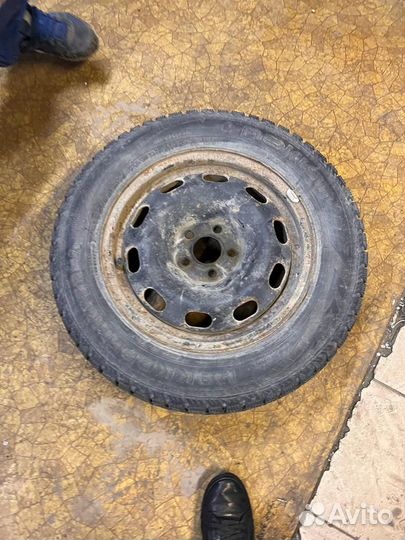 R15 Nokian Tyres Hakkapeliitta 4 195/65, PCD 5x100 DIA 16