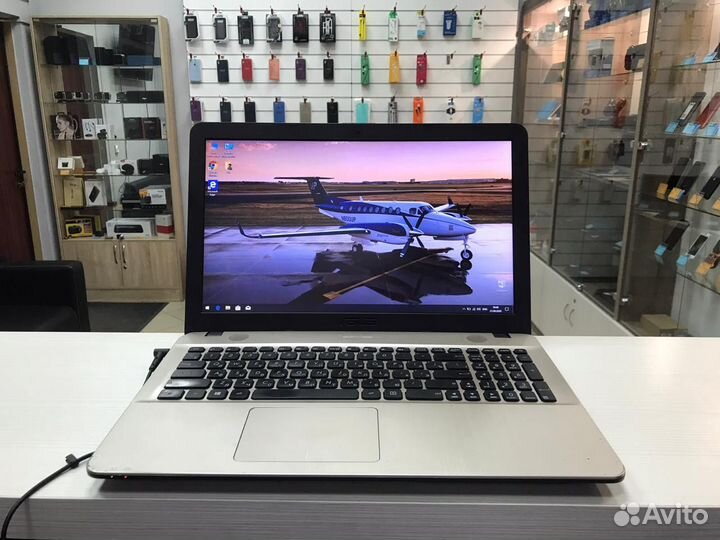 Ноутбук Asus 4ядра + SSD FullHD экран