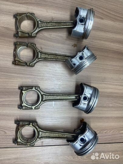 Поршень с шатуном skoda Volkswagen 1.6 bse