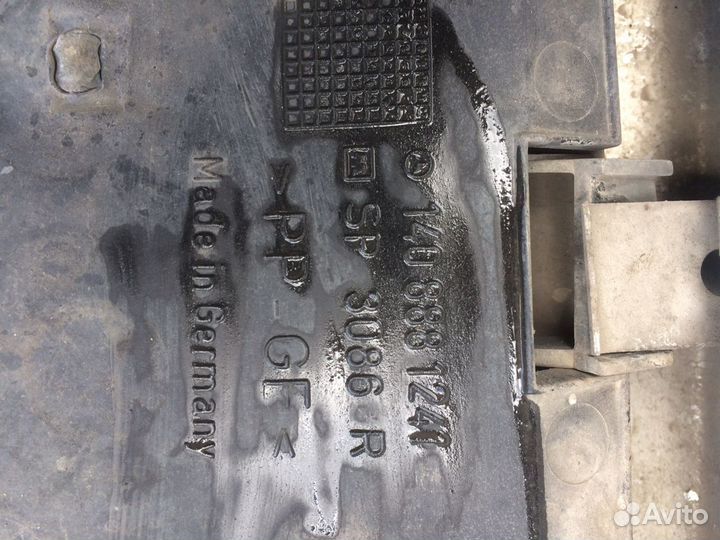 Облицовка радиатора мерседе -бенц