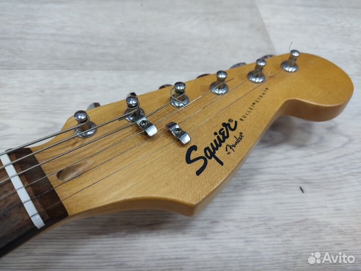 Электрогитара Fender Squier Bullet Strat Белый
