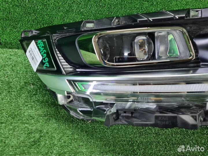 Фара правая Kia Carnival
