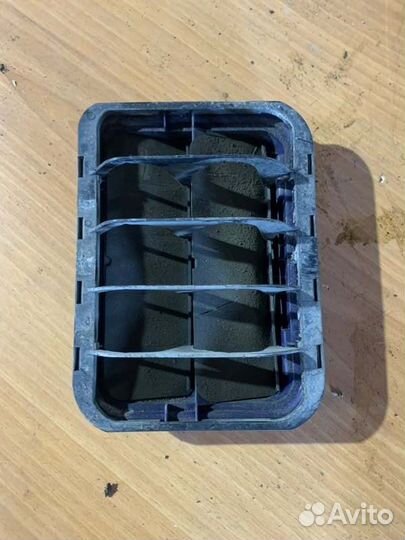 Решетка вентиляционная Peugeot 208 хетчбек 1.6 VTI