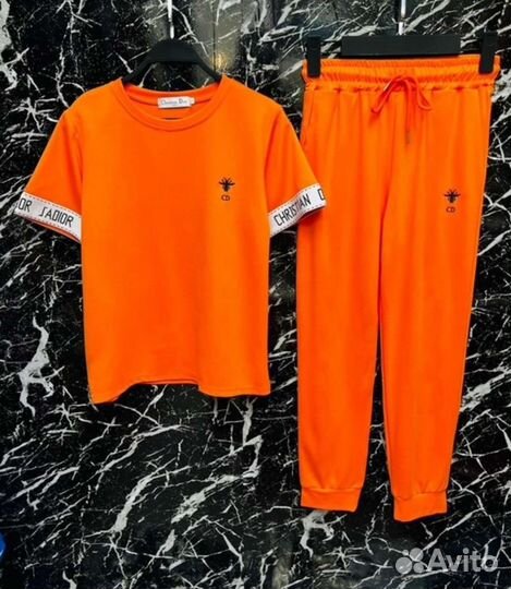 Костюм женский спортивный