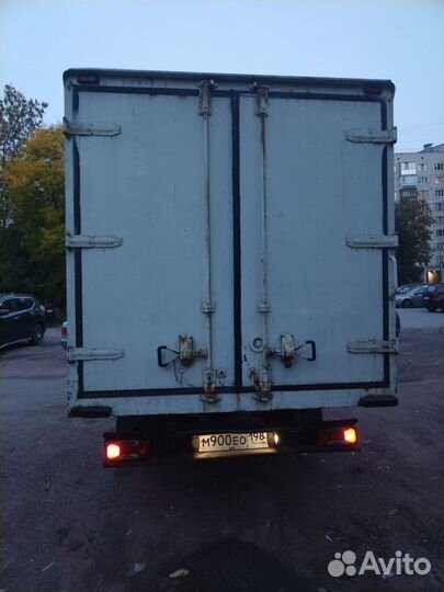 Водитель с личным грузовым автомобилем