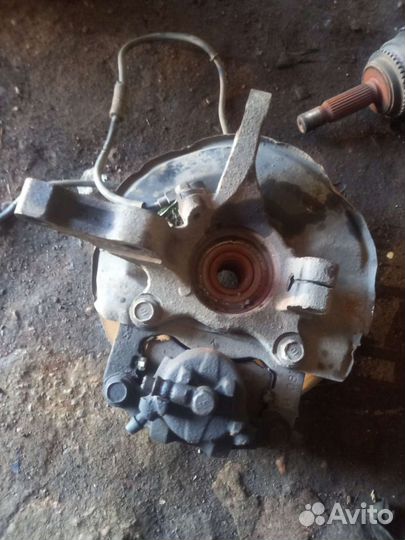 Поворотный кулак Mitsubishi Lancer Cedia