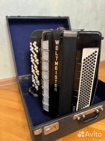 Баян-аккордеон Weltmeister Grandina