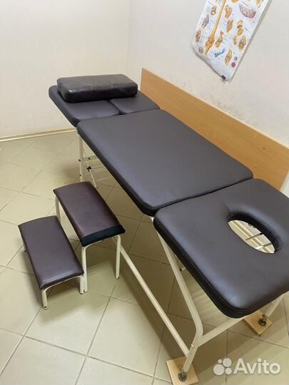 Массажная кушетка с вырезом
