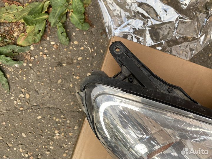 Фара передняя правая на opel astra h