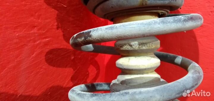 Гранта амортизатор передний левый стойка калина