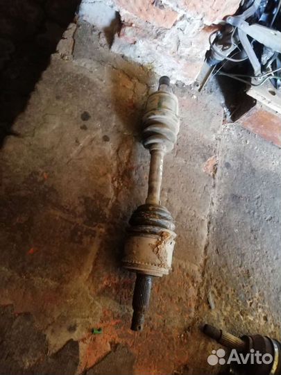 Привод левый Mitsubishi Pajero Montero 3