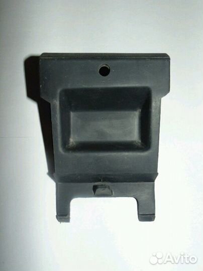 Opel Astra - заглушка поддомкратника